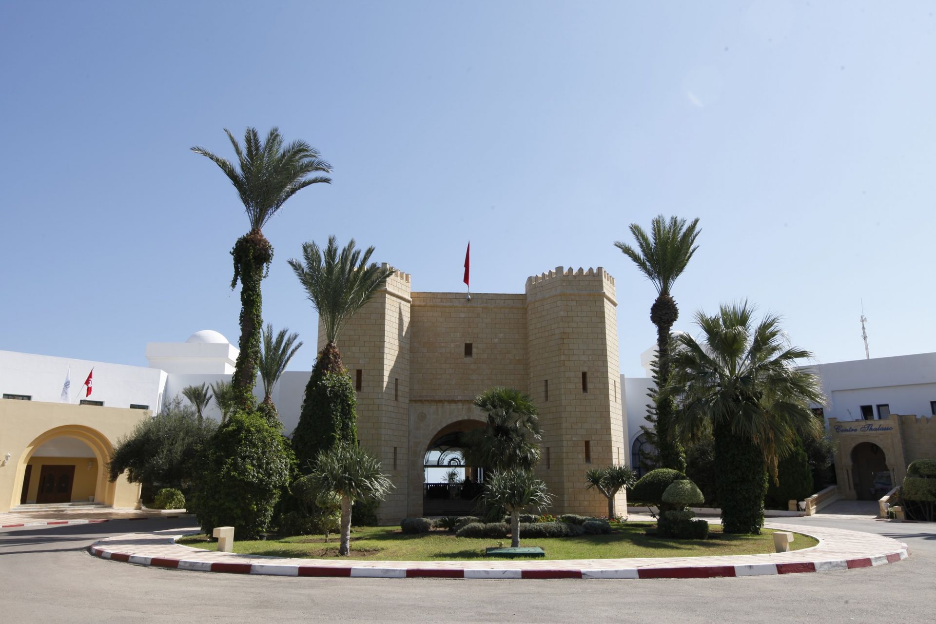  Mahdia Palace & Thalasso  Nour Palace & Thalasso hotel séjour réseration tunisie mahdia spa bien être booking voyage vacances été stay mer piscine toboggan chambre plage palace golf 